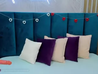 EmillyHart's Live Sex Cam Show