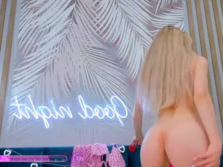 EmillyHart's Live Sex Cam Show