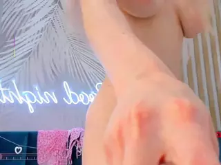 EmillyHart's Live Sex Cam Show