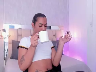 Alice-Massie1's Live Sex Cam Show