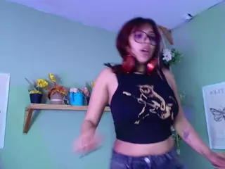 Littlelua's Live Sex Cam Show