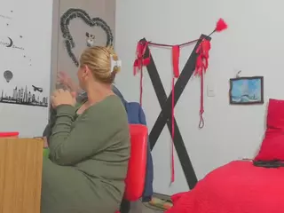 Hotandfierylatinos2024's Live Sex Cam Show