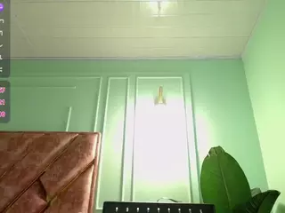 LAYNABIGBOOBS's Live Sex Cam Show