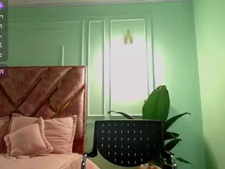 LAYNABIGBOOBS's Live Sex Cam Show