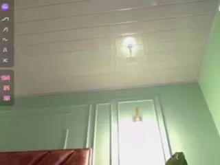 LAYNABIGBOOBS's Live Sex Cam Show