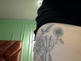 LaynaFuckBoobs's Live Sex Cam Show