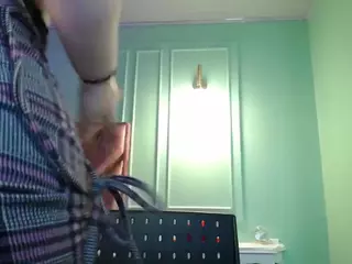 LaynaFuckBoobs's Live Sex Cam Show