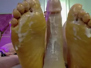 LaynaJucyBoobs's Live Sex Cam Show