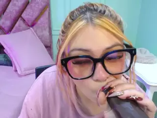 LaynaJucyBoobs's Live Sex Cam Show
