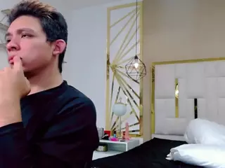 leo-andmilly's Live Sex Cam Show