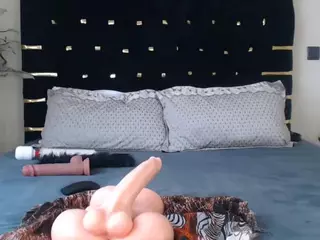 DominantEbony's Live Sex Cam Show