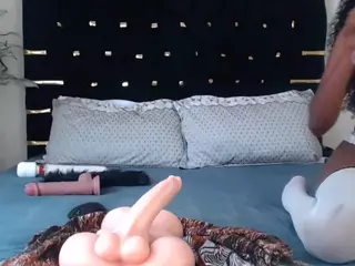 DominantEbony's Live Sex Cam Show