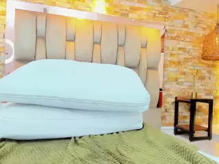 Ximena-Case's Live Sex Cam Show
