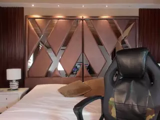Scarlet's Live Sex Cam Show