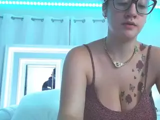 adafontaine18's Live Sex Cam Show