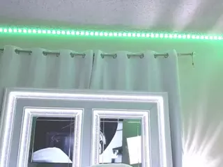 adafontaine18's Live Sex Cam Show