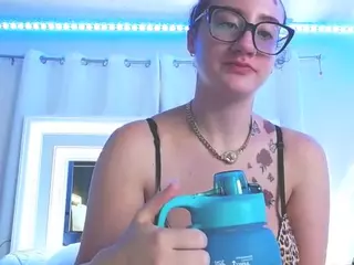 adafontaine18's Live Sex Cam Show