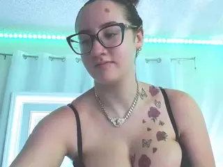 adafontaine18's Live Sex Cam Show