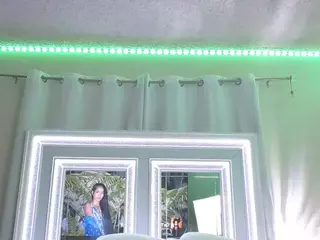 adafontaine18's Live Sex Cam Show