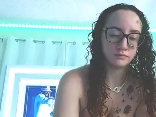 adafontaine18's Live Sex Cam Show