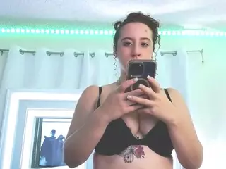 adafontaine18's Live Sex Cam Show