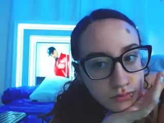 adafontaine18's Live Sex Cam Show