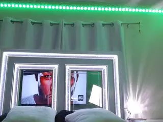 adafontaine18's Live Sex Cam Show