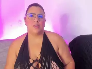 Nahia's Live Sex Cam Show