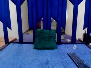 ivanna18's Live Sex Cam Show