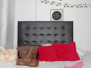 Leonora's Live Sex Cam Show