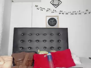 Leonora's Live Sex Cam Show