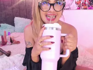 Tiffany big squirt's Live Sex Cam Show