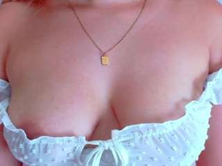 Live cam show with Miilla-Cooper