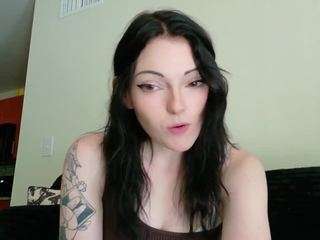 Live cam show with Pretty Audrey