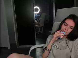 LaylaShineee's Live Sex Cam Show