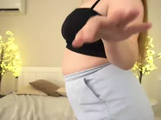 MagicPeachs's Live Sex Cam Show