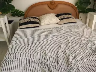 MagicPeachs's Live Sex Cam Show