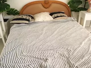 MagicPeachs's Live Sex Cam Show