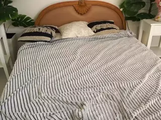 MagicPeachs's Live Sex Cam Show