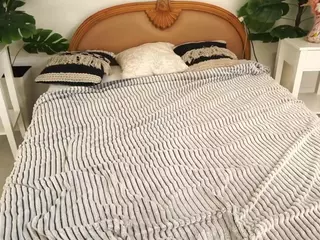 MagicPeachs's Live Sex Cam Show