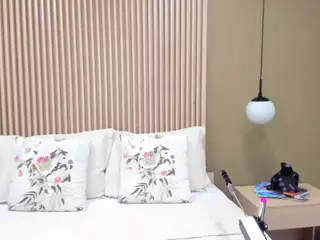 ValerieFerrer's Live Sex Cam Show