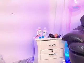 esmeralda-bigbotty's Live Sex Cam Show