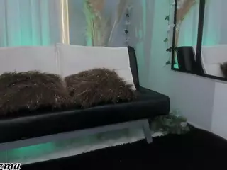 zoe-cruz21's Live Sex Cam Show