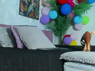 Hellen-Sky's Live Sex Cam Show