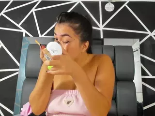 moniicaa's Live Sex Cam Show