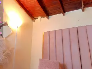 nicolle-hall18's Live Sex Cam Show