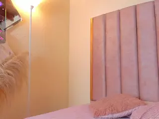 nicolle-hall18's Live Sex Cam Show
