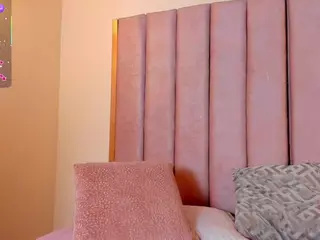 nicolle-hall18's Live Sex Cam Show