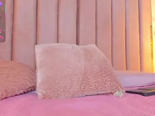 nicolle-hall18's Live Sex Cam Show
