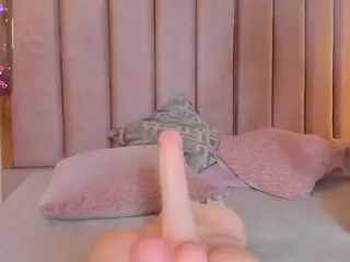 nicolle-hall18's Live Sex Cam Show